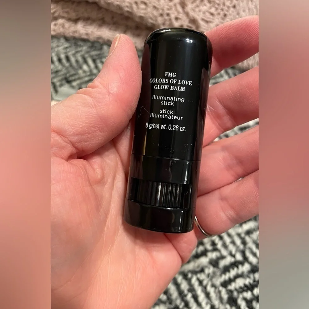 🌟HP🌟 QTY 2 ILLUMINATING Stick LOVE Glow Balm Avon MOONSTRUCK Discontinued!!